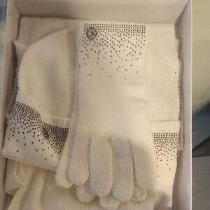 Calvin Klein Cream and Gray Accessory Set